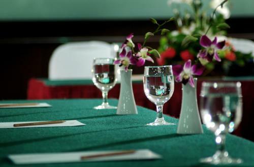 Grand Tropic Suites Hotel