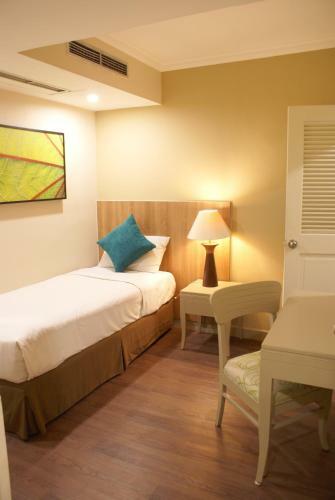 Grand Tropic Suites Hotel