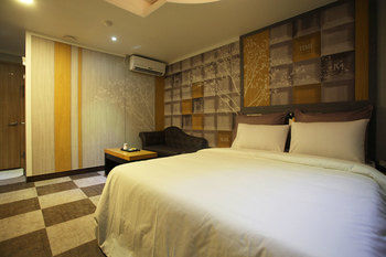 Luxe Hotel