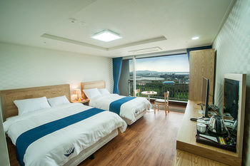 Breeze Bay Hotel