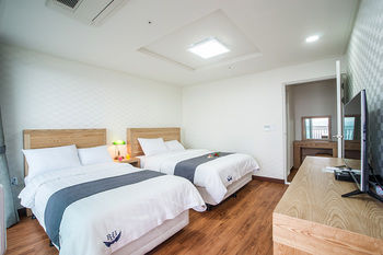 Breeze Bay Hotel