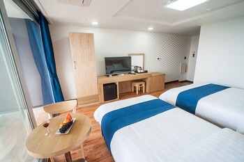 Breeze Bay Hotel