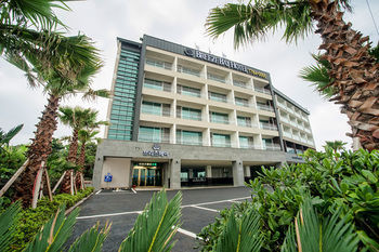 Breeze Bay Hotel