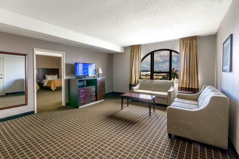 Hotel Clarion Inn & Suites Miami Airport