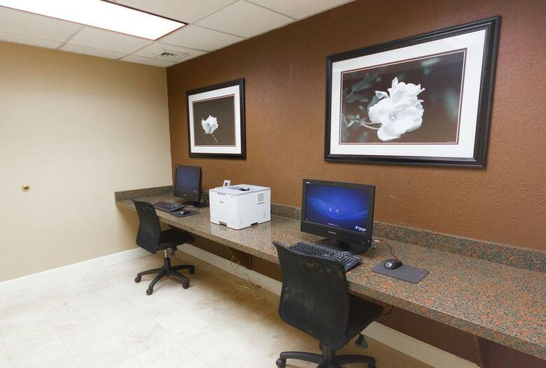 Hotel Clarion Inn & Suites Miami Airport