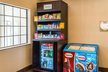 Hotel Comfort Suites I-35 North