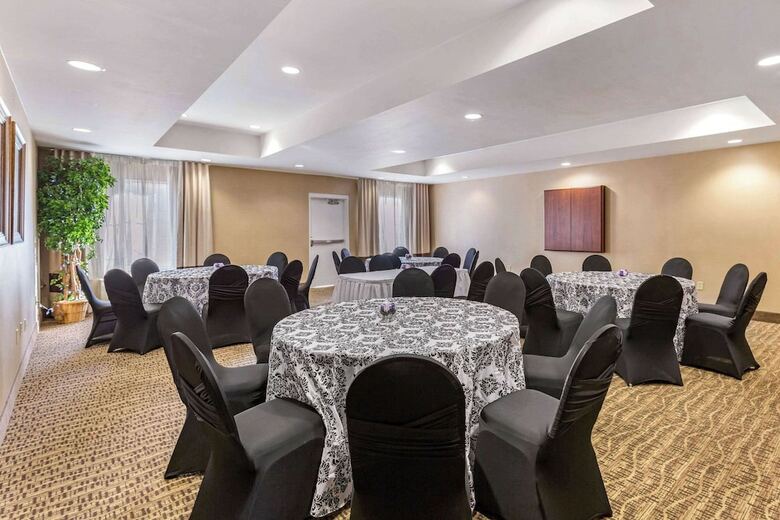 Hotel Comfort Suites Columbia Gateway