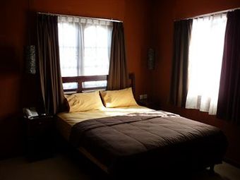Hostal Bemo Corner Guest House