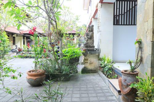 Hostal Puri Jayaraja Guest House