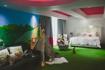 Berry Glee Hotel