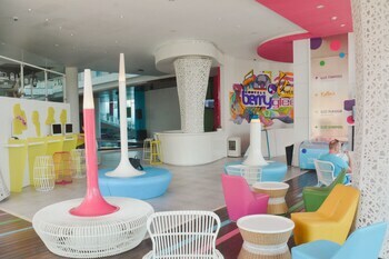 Berry Glee Hotel