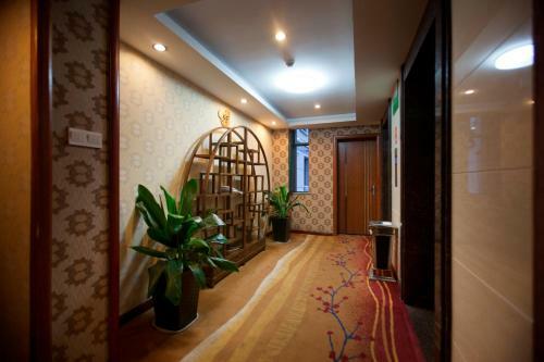 Yiwu Luckbear Hotel
