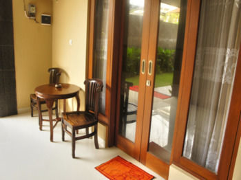 Hostal Rena Segara House