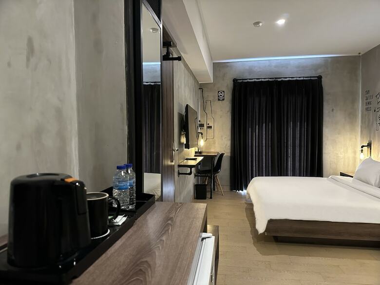 J Boutique Hotel