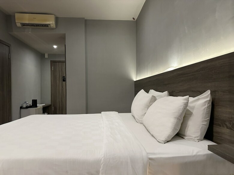 J Boutique Hotel