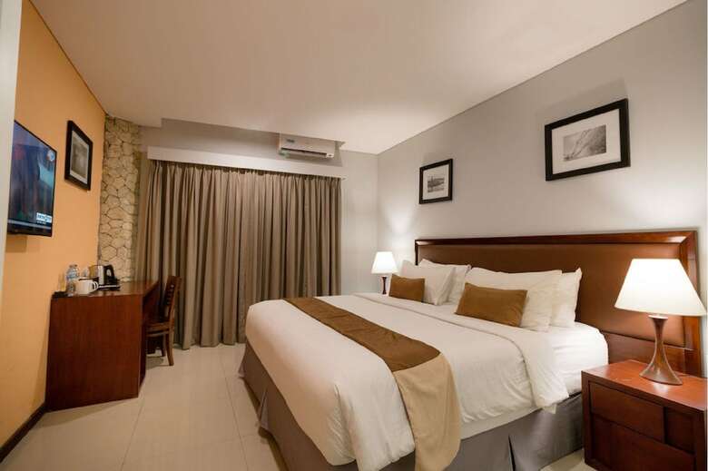 Kutabex Beachfront Hotel