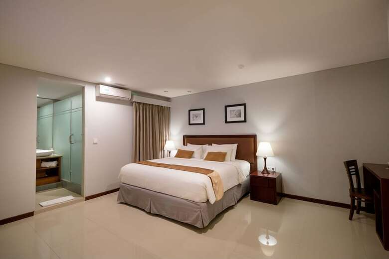 Kutabex Beachfront Hotel