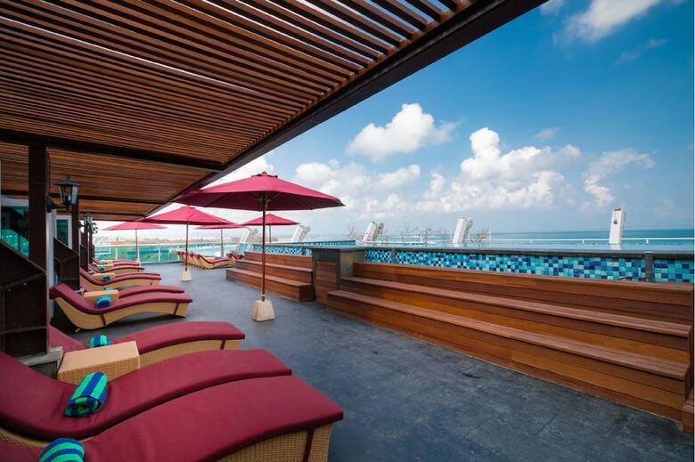 Kutabex Beachfront Hotel