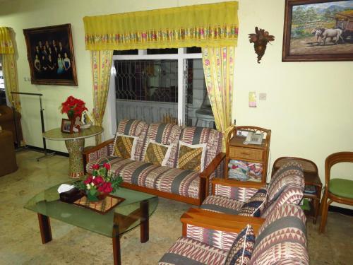 Hostal Enny's Guest House