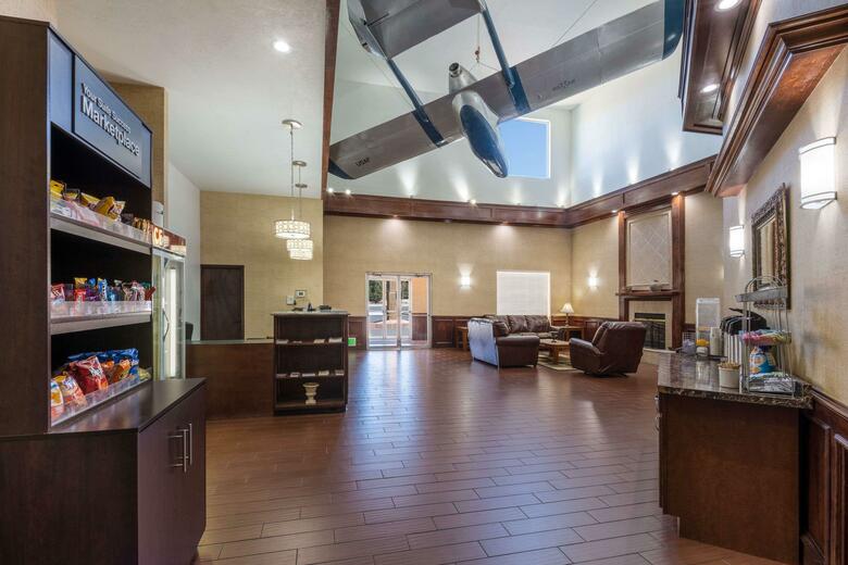 Hotel Comfort Suites North Academy