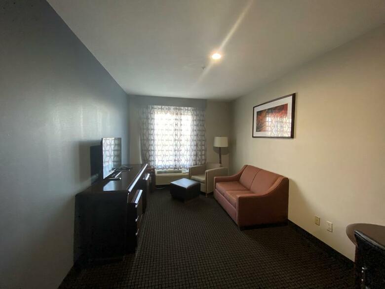 Hotel Comfort Suites North Academy