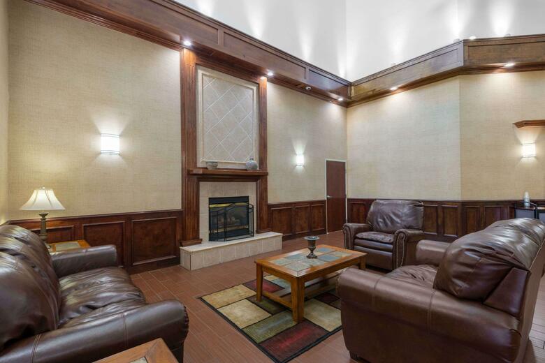 Hotel Comfort Suites North Academy