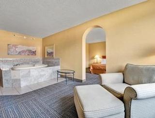 Clarion Hotel Park Central