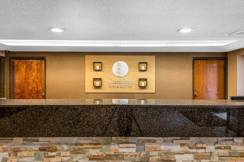 Hotel Comfort Inn & Suites