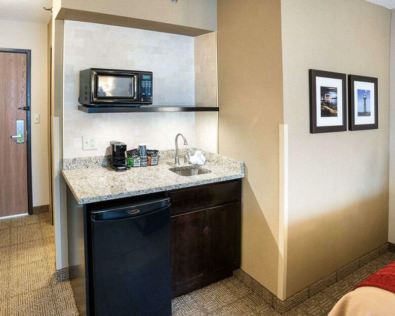 Hotel Comfort Inn West