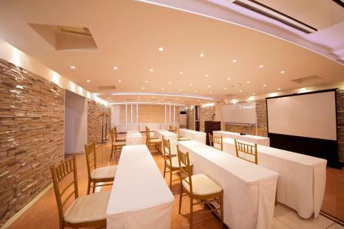 Mito Hotel Season