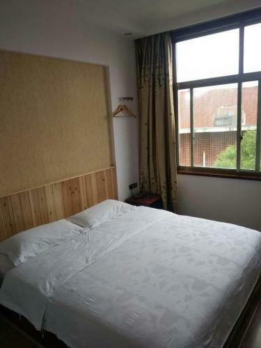 Posada Zhangjiajie Yijiaqin Hotel