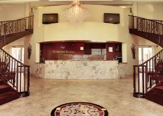 Hotel Comfort Suites Airport