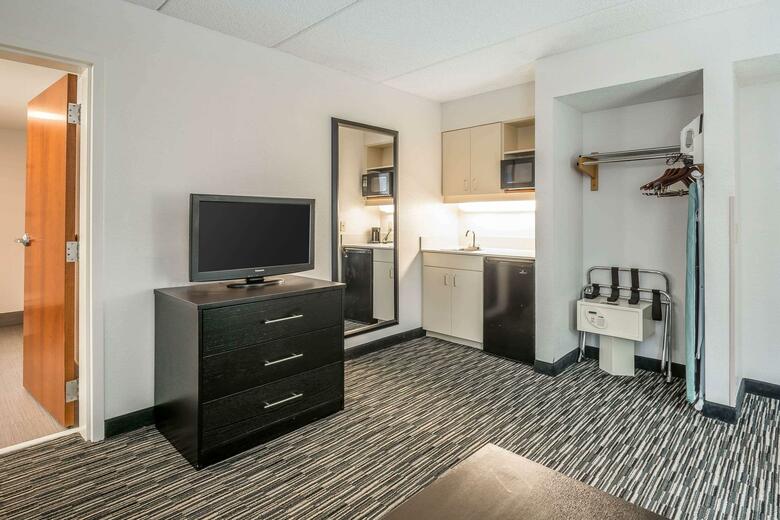 Hotel Comfort Inn West