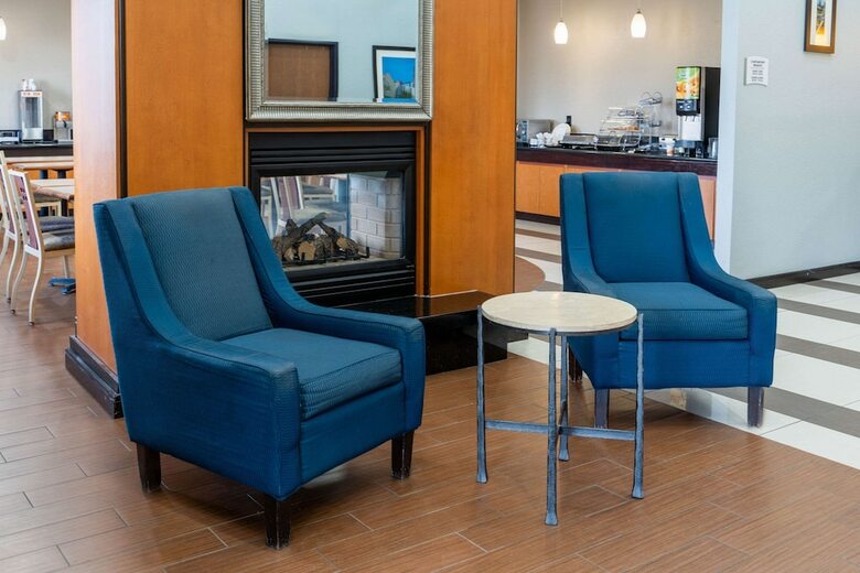 Hotel Comfort Suites