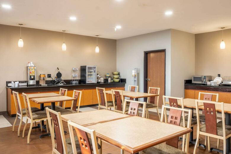 Hotel Comfort Suites