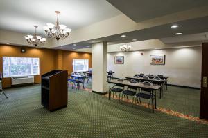 Hotel Comfort Suites Airport