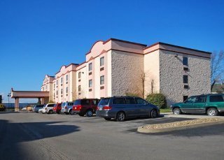 Hotel Comfort Suites Airport