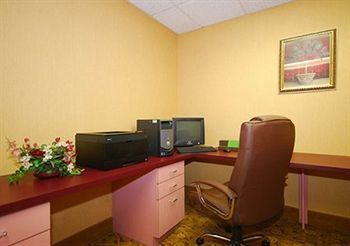 Hotel Comfort Suites Airport