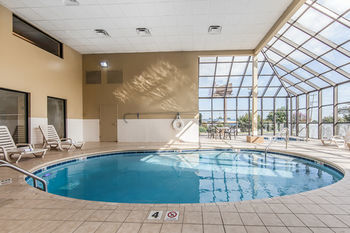 Hotel Comfort Suites Airport