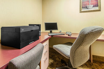 Hotel Comfort Suites Airport