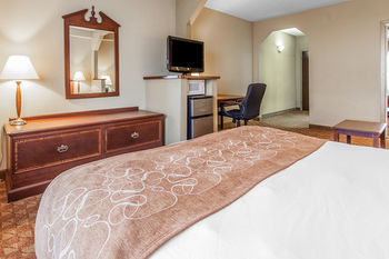 Hotel Comfort Suites Airport