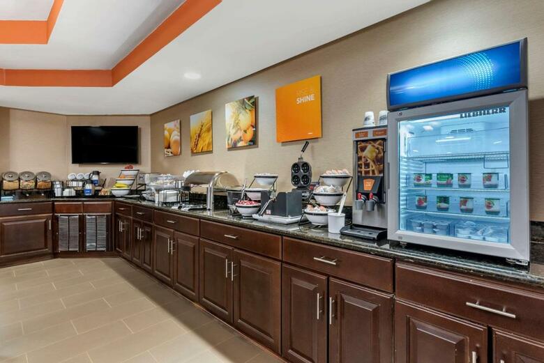 Hotel Comfort Inn & Suites