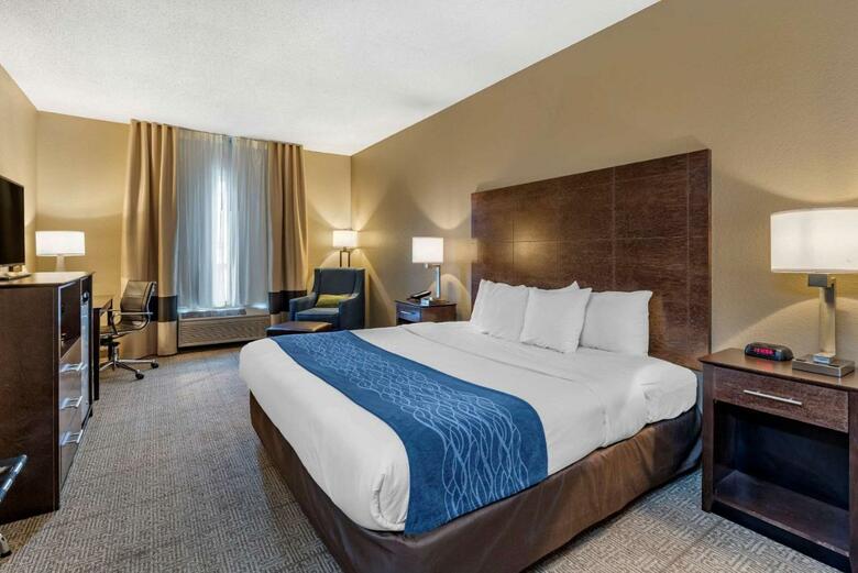 Hotel Comfort Inn & Suites