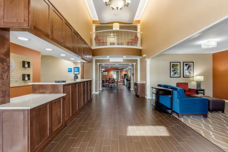 Hotel Comfort Inn & Suites