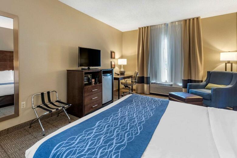 Hotel Comfort Inn & Suites