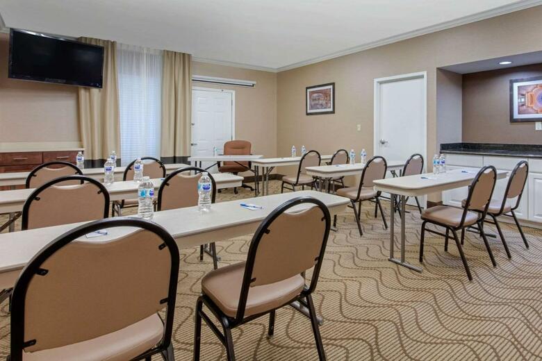 Hotel Comfort Inn & Suites