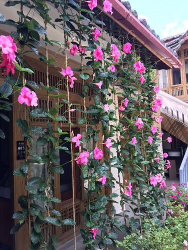 Posada Lijiang Renjiamei Inn