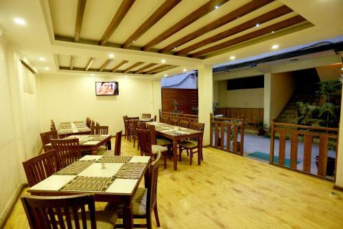 Hotel Holiday House