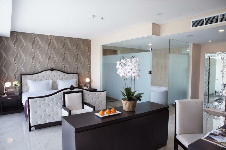 Grand Edge Hotel Semarang