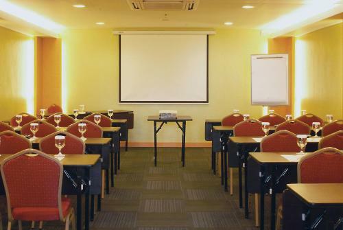 Hotel Ibis Budget Semarang Tendean